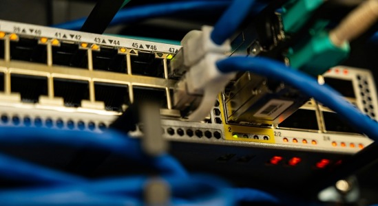 Routers Wi-Fi profesionales: qué características importan para operadores e integradores