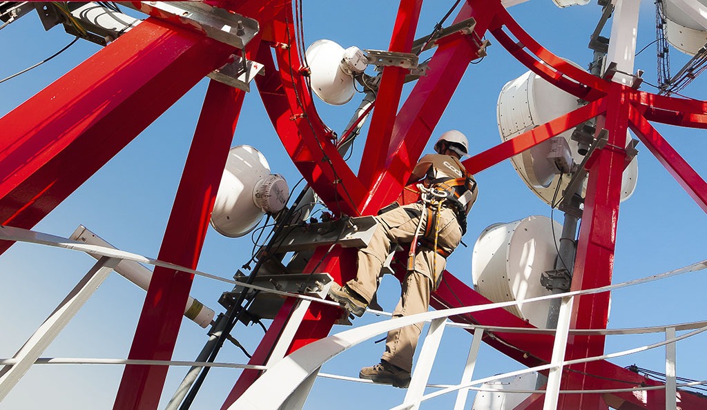 ¿Necesitas espacio en torre para montar tus antenas y equipos de radio?